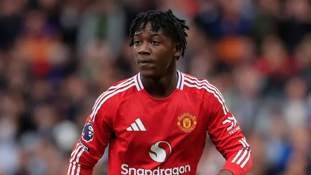 Kobbie Mainoo do Manchester United durante a partida da Premier League entre Manchester United e Tottenham em Old Trafford, Manchester, Inglaterra. (Foto:IMAGO / Pro Sports Images)