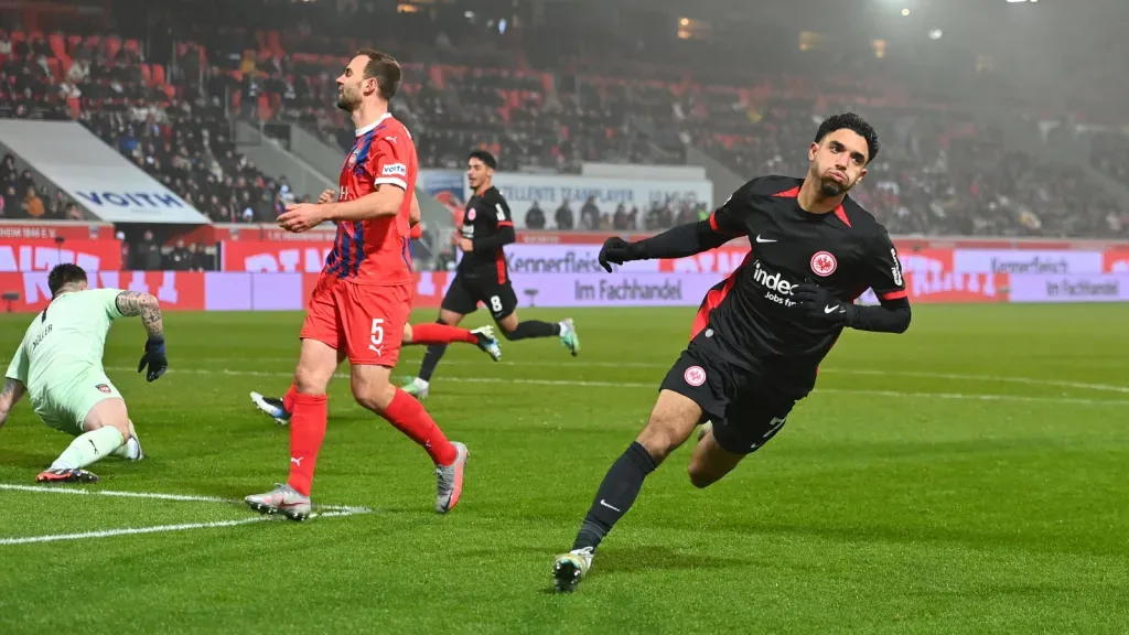 Omar Marmoush em partida pelo Eintracht Frankfurt (Foto: IMAGO / Sven Simon)