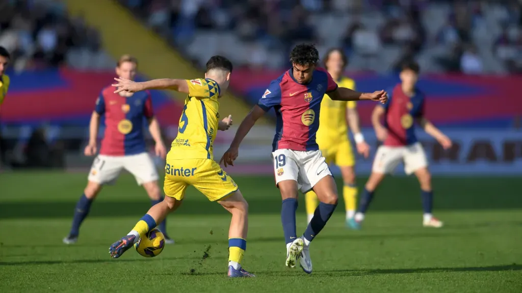 Lamine Yamal em partida do Barcelona (Foto: IMAGO / Sergio Ros)