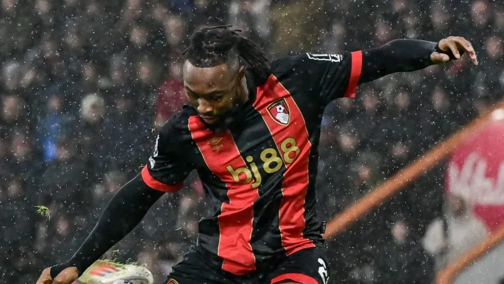 Semenyo se preparando para um arremate no confronto entre Bournemouth v Brighton (IMAGO / Focus Images)