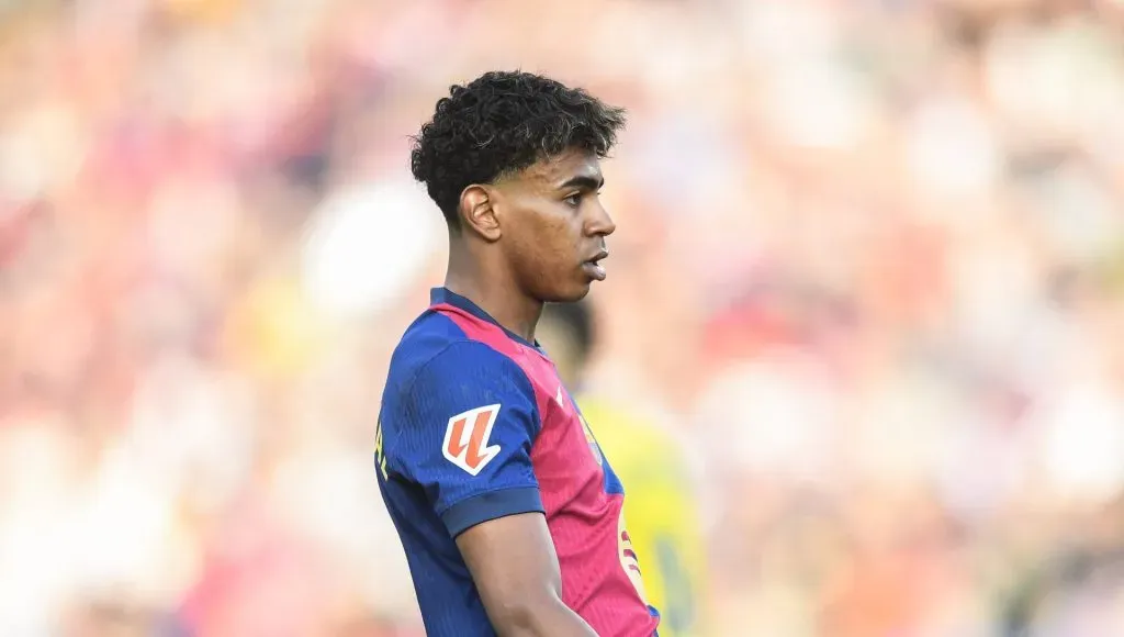 Lamine Yamal em campo durante a partida entre Barcelona v Las Palmas (IMAGO / Sergio Ros)