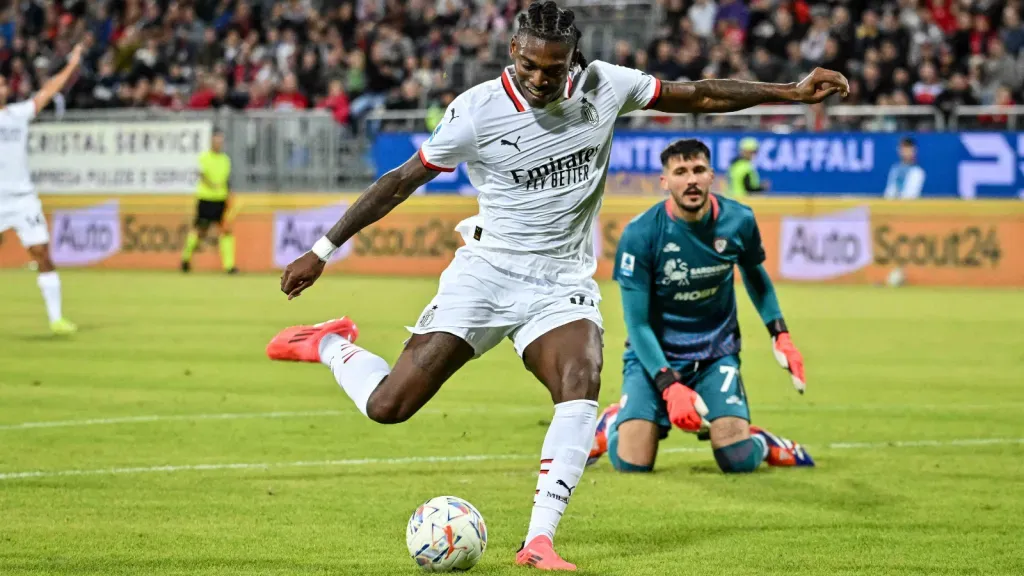 Rafael Leão em ação pelo Milan