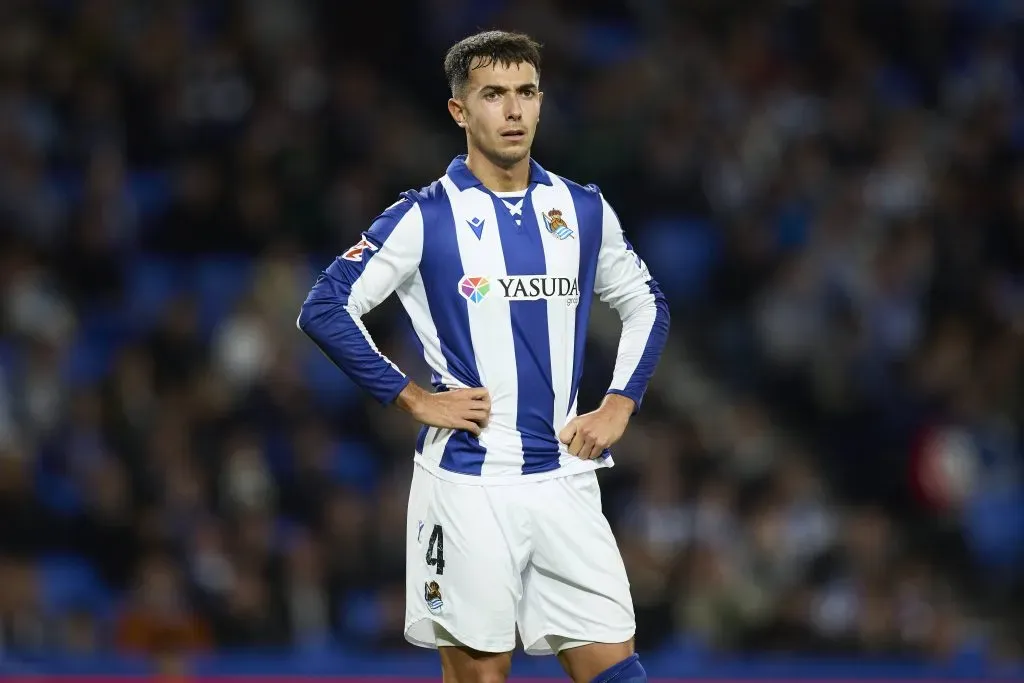 Martín Zubimendi é alvo tanto do Real Madrid, como Liverpool e Manchester City. Segundo portal, seu destino pode ser a Inglaterra, mas ele já é um desejo antigo de Florentino Pérez. Foto: IMAGO / Ricardo Larreina Amador