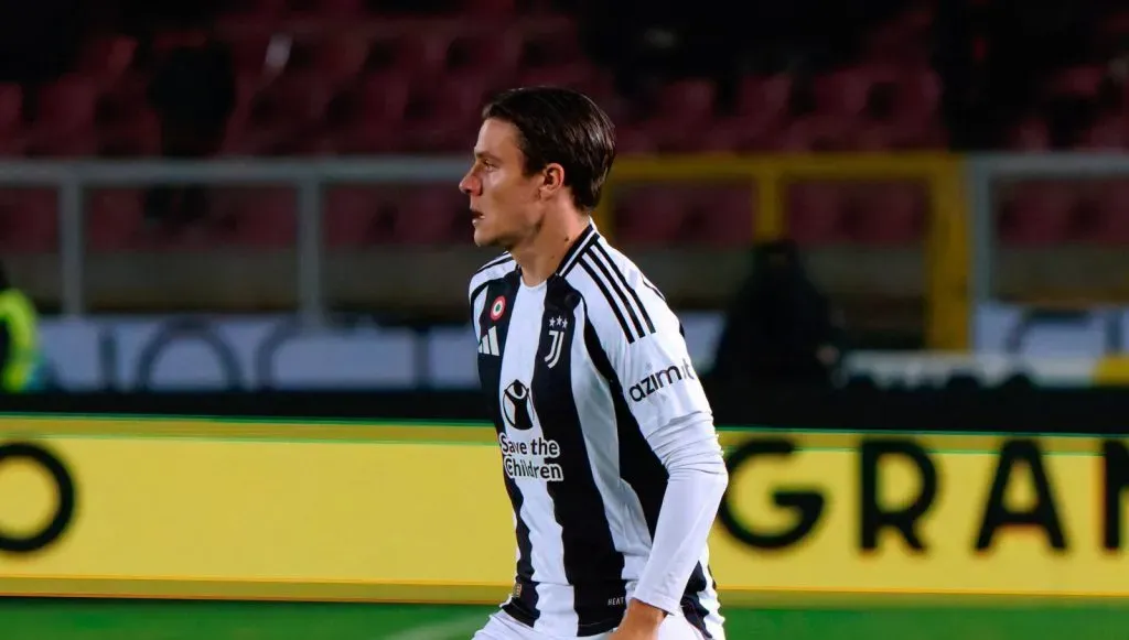 Fagioli conduzindo a bola durante um jogo entre Lecce v Juventus pela Serie A (IMAGO / ABACAPRESS)