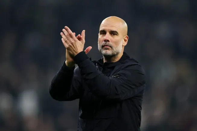 Rulani Mokwena, treinador do Wydad Casablanca admira Pep Guardiola no Manchester City e vai enfrentá-lo no Mundial de clubes. Foto: (Photo by Justin Setterfield/Getty Images)