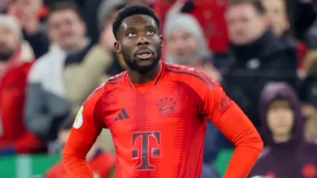 Alphonso Davies em partida pelo Bayern de Munique (Foto: IMAGO / Oryk HAIST)