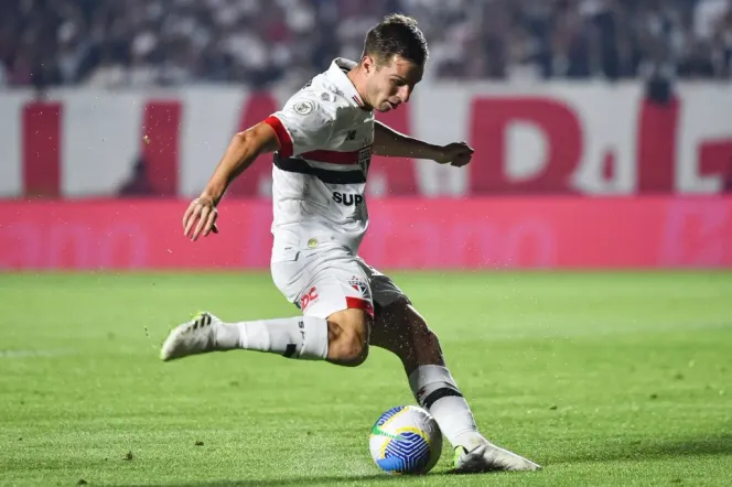 Giuliano Galoppo em ação pelo São Paulo. Foto: Imago