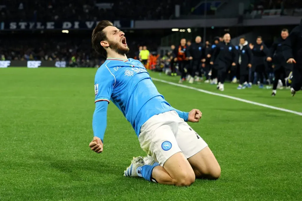 Kvaratskhelia comemorando um gol (Photo by Francesco Pecoraro/Getty Images)