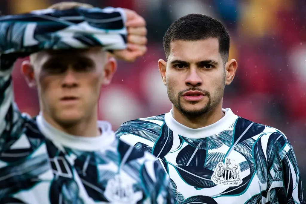 Bruno Guimarães é alvo do Manchester City.