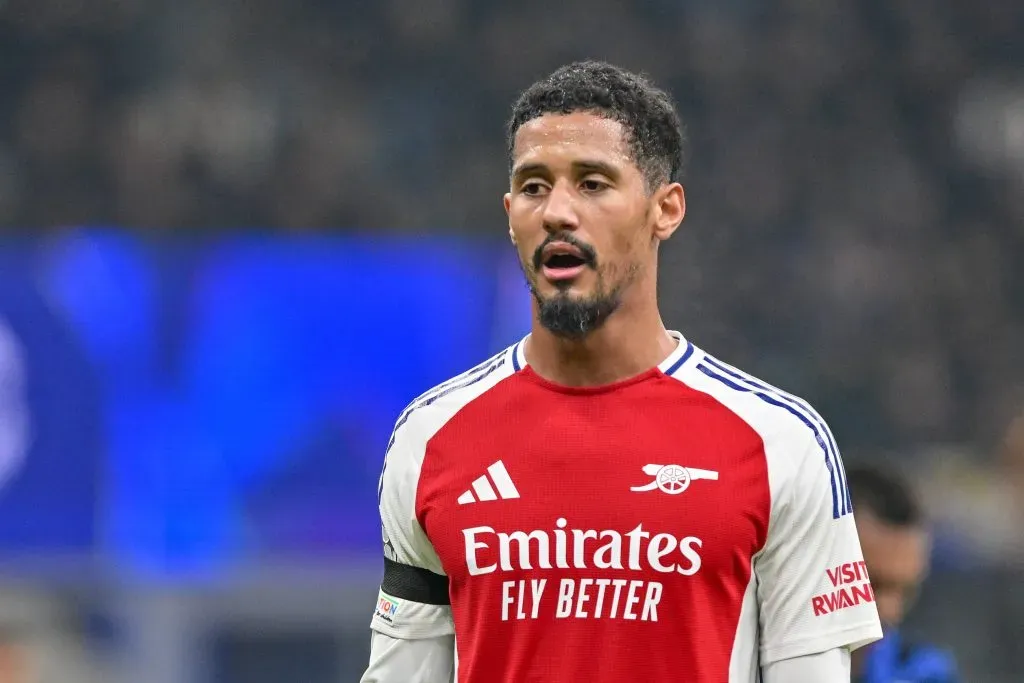 William Saliba em ação com a camisa do Arsenal durante a Champions League. Foto: IMAGO.