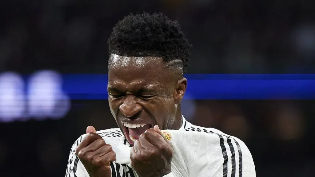 Vinícius Jr. do Real Madrid CF durante a partida de La Liga entre Real Madrid CF e FC Barcelona no Estádio Santiago Bernabéu, em Madri, Espanha, em 26 de outubro de 2024. (Foto: IMAGO / ZUMA Press Wire)