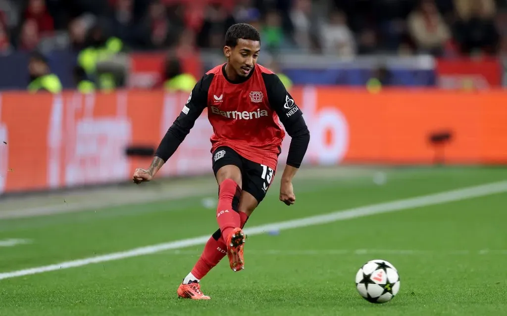 Arthur em campo pelo Leverkusen (Photo by Lars Baron/Getty Images)