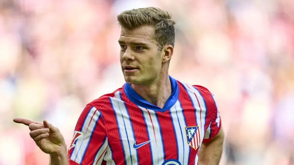 Alexander Sorloth, do Atlético de Madrid, comemora após marcar o gol de 2 a 0 durante a partida da La Liga EA Sports entre Atlético de Madrid e UD Las Palmas, disputada no Estádio Riyadh Air Metropolitano em 3 de novembro de 2024, em Madrid, Espanha. (Foto: IMAGO / Pressinphoto)