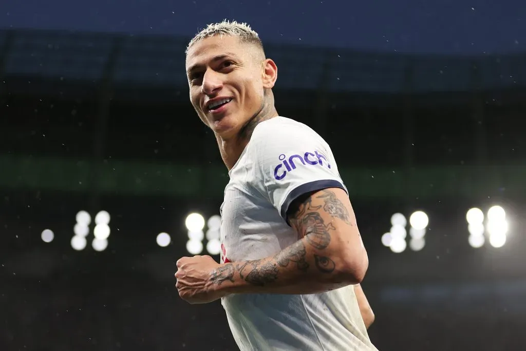 Richarlison no duelo diante do Bournemouth (Photo by Julian Finney/Getty Images)