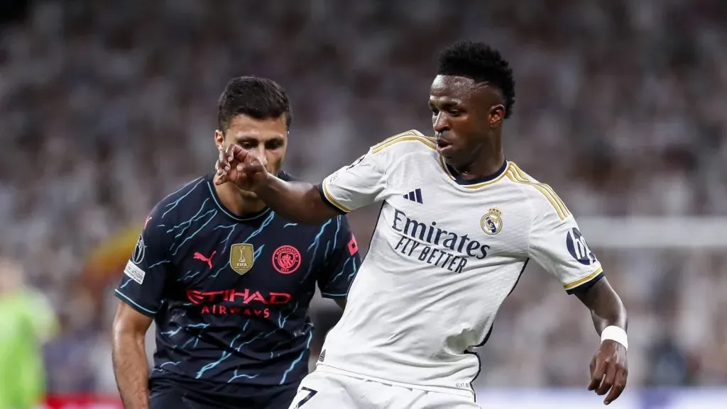 Vini Jr disputando a bola com Rodri em um Real Madrid x Manchester City (IMAGO / ZUMA Press Wire)
