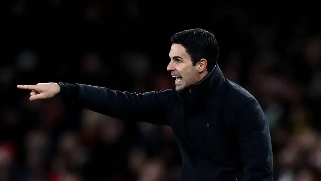 Arteta instruindo seus jogadores em um jogo do Arsenal (IMAGO / Xinhua)