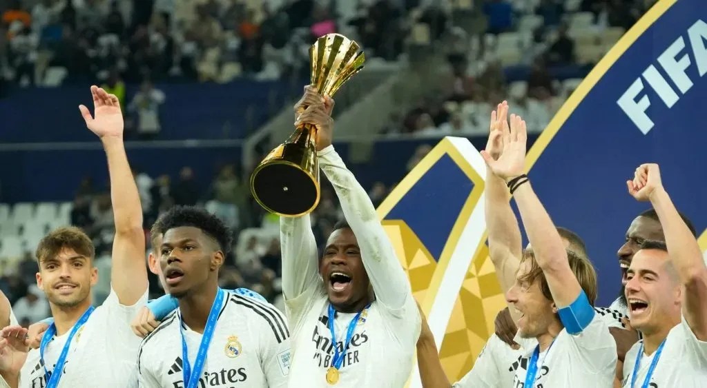 Real Madrid comemorando seu 6º título do Mundial de Clubes da Fifa (IMAGO / Samuello Sports Images Gh)