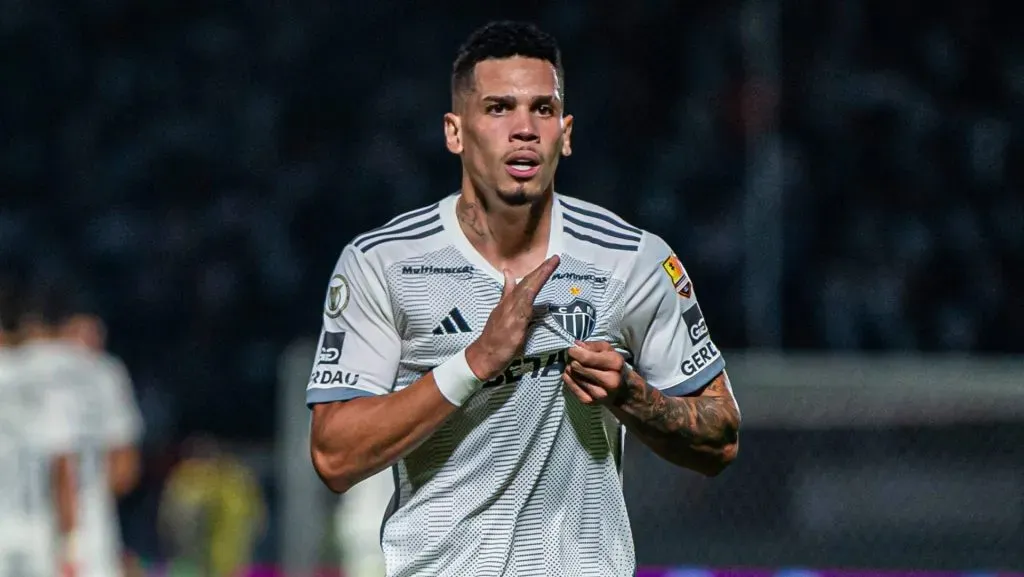 Paulinho comemorando gol pelo Atlético Mineiro