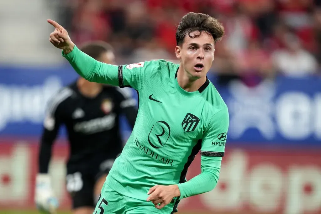 Rodrigo Riquelme em ação com a camisa do Atletico Madrid. (Photo by Juan Manuel Serrano Arce/Getty Images)