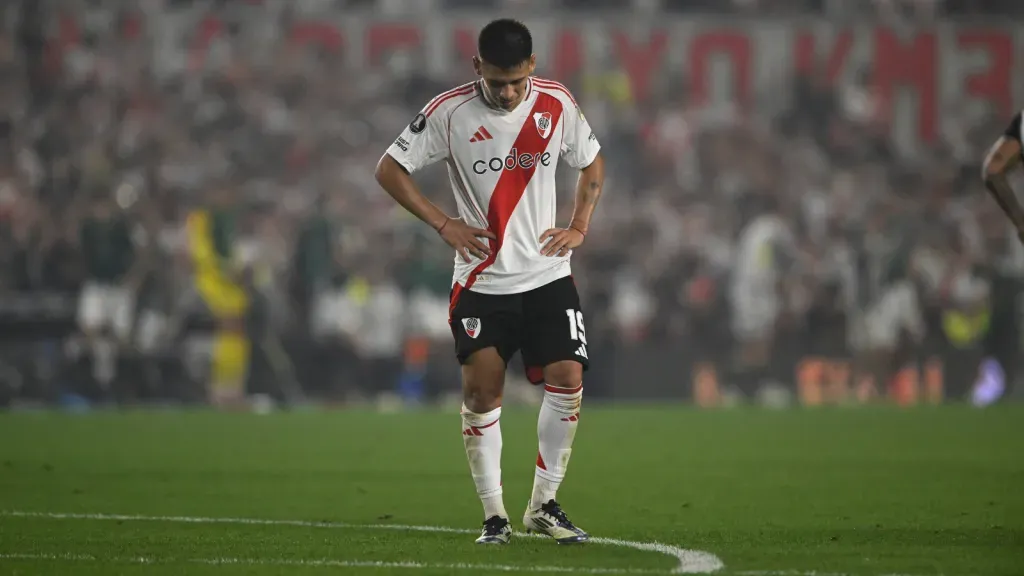 Claudio Echeverri em jogo do River Plate (Foto: IMAGO / Sebastian Frej)