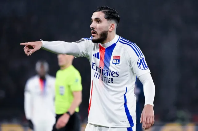 Rayan Cherki com a camisa do Lyon. Foto: IMAGO / PsnewZ
