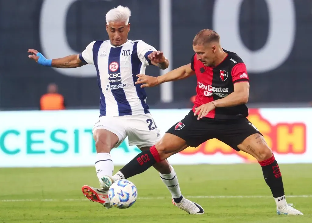Miljevic pelo Newells contra o Talleres. (Photo by Marcos Brindicci/Getty Images)