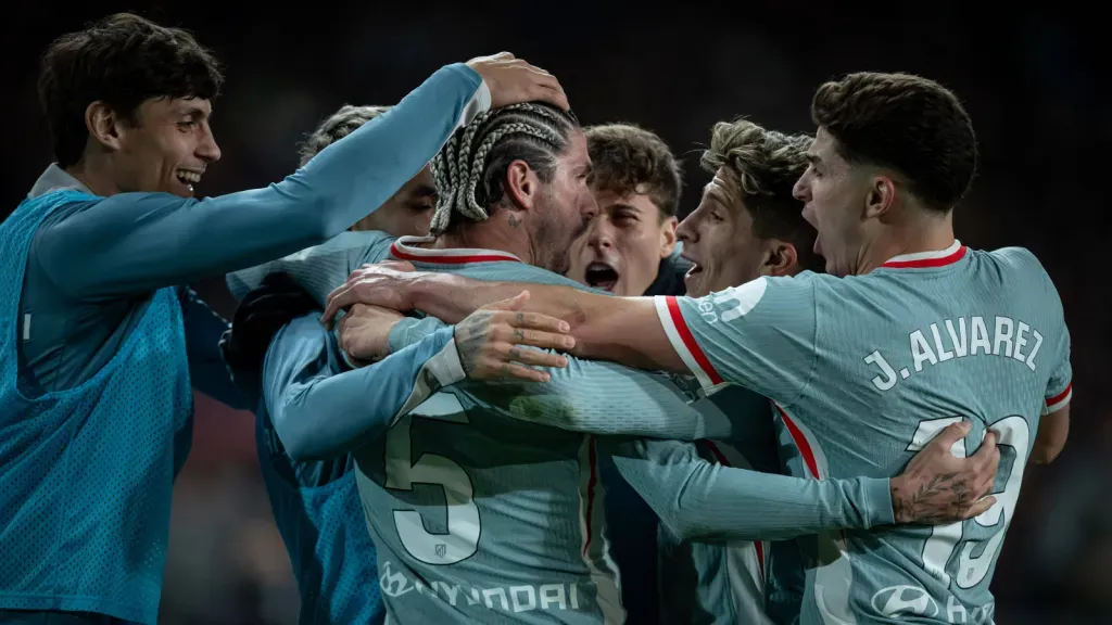 Jogadores do Atlético de Madrid comemorando gol contra o Barcelona (Foto: IMAGO / Felipe Mondino)