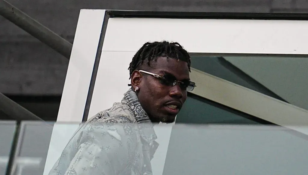 Pogba deixando o estádio após assistir a uma partida da Juventus (IMAGO / LaPresse)