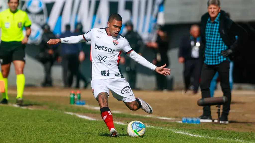 ucas Esteves jogador do Vitoria durante partida contra o Grêmio (foto: Luiz Erbes/AGIF)