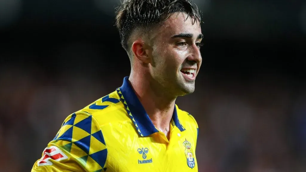 Alberto Moleiro, do Las Palmas, comemora um gol durante a partida da liga espanhola, La Liga EA Sports, entre Valencia CF e UD Las Palmas no estádio Mestalla, em Valência, Espanha, no dia 21 de outubro de 2024. (Foto: IMAGO / ZUMA Press Wire)