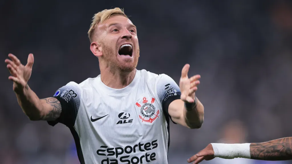 Pedro Henrique jogador do Corinthians comemora seu gol durante partida contra o Fortaleza (foto: Ettore Chiereguini/AGIF)