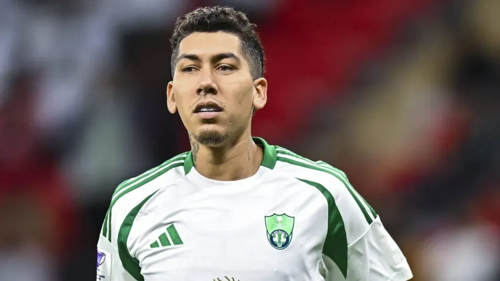 Roberto Firmino durante partida pelo Al-Ahli