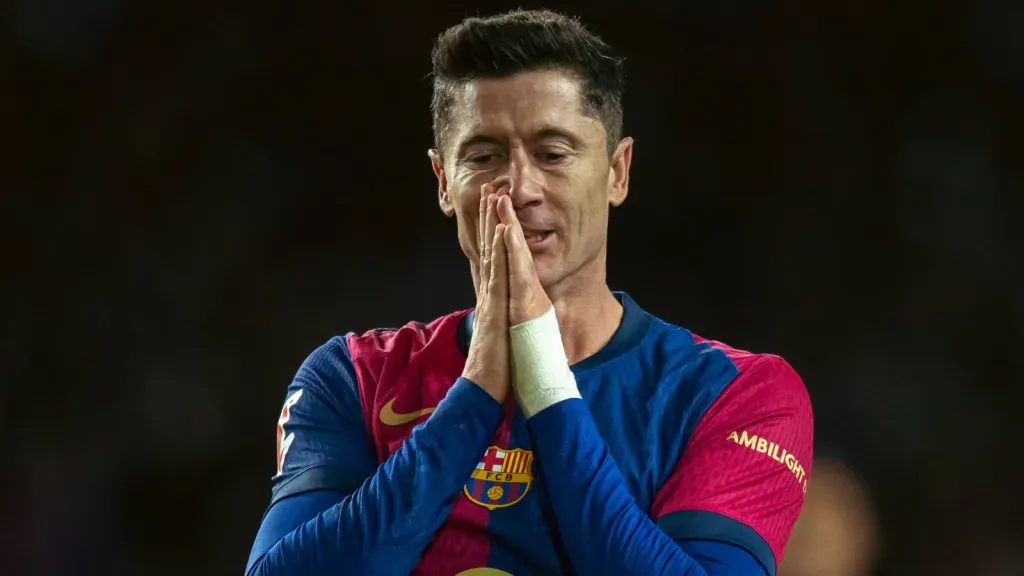 Robert Lewandowski em partida do Barcelona contra o Atlético de Madrid (Foto: IMAGO / Xinhua)