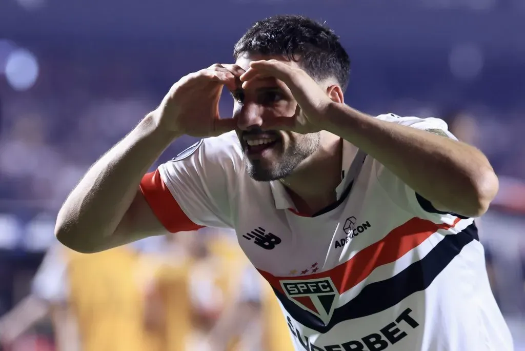 Calleri, atacante do São Paulo, recebeu ligação do treinador do River Plate. Foto: Marcello Zambrana/AGIF