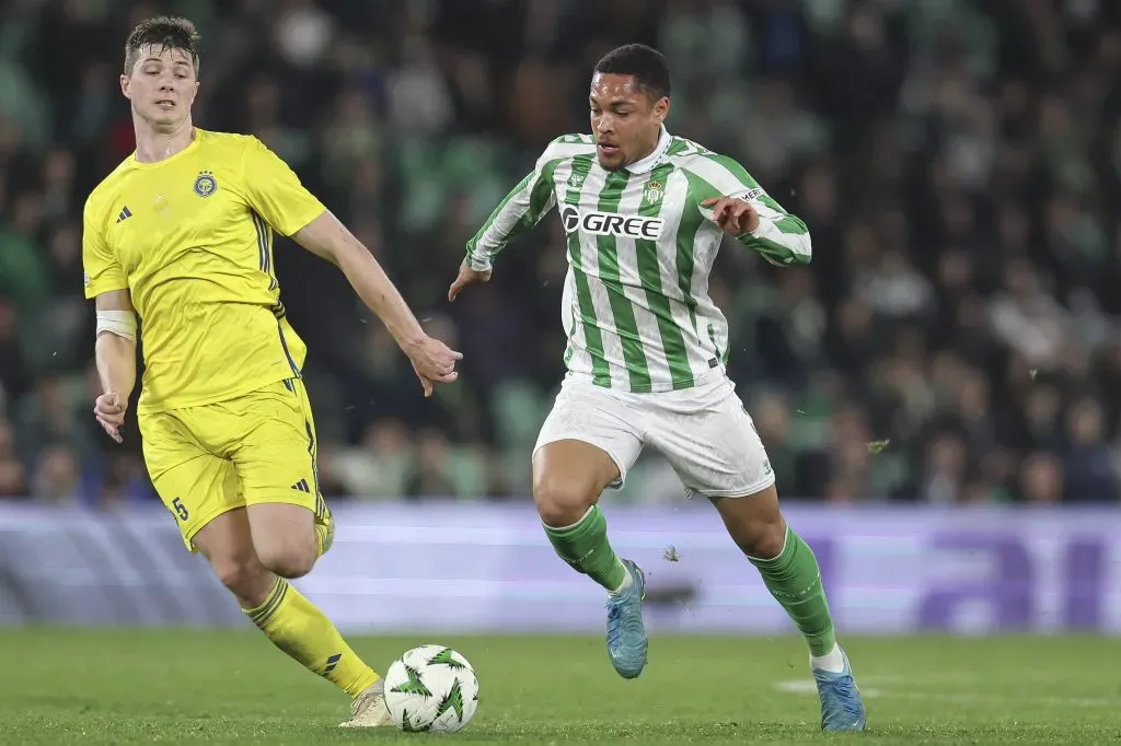Vitor Roque em ação pelo Real Betis. Foto: Imago