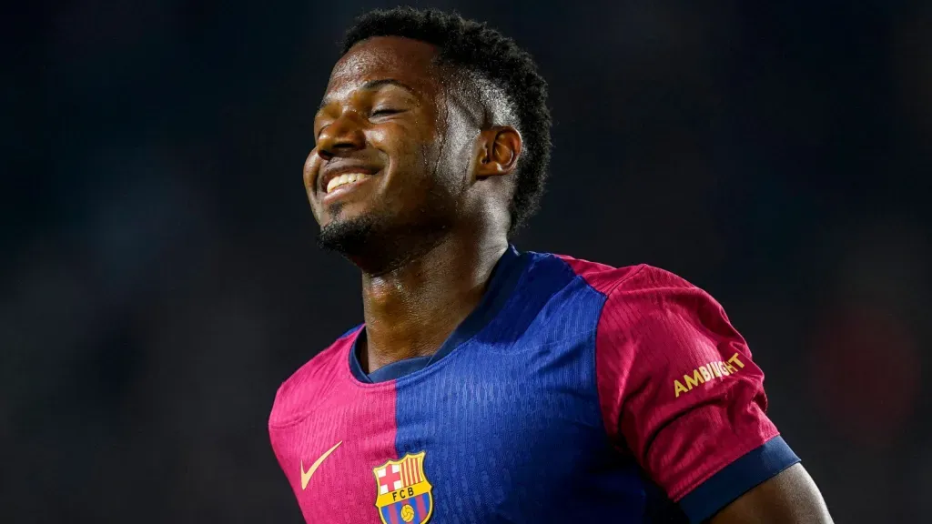 Ansu Fati durante partida vestindo a camisa do Barcelona (Foto: IMAGO / Pressinphoto)