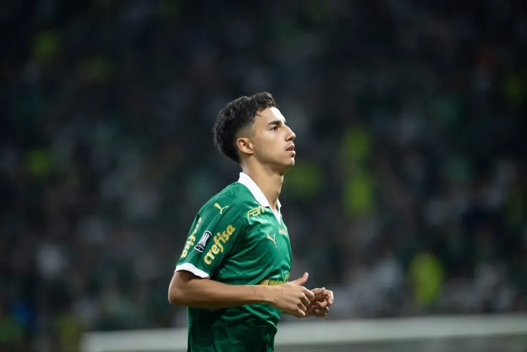 Vitor Reis enfrentando o Botafogo. Foto: IMAGO / TheNews2
