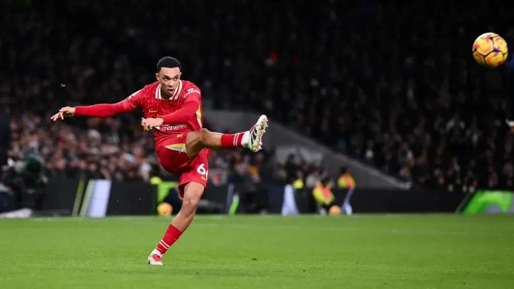 Trent Alexander-Arnold em partida do Liverpool (foto: IMAGO / Colorsport)