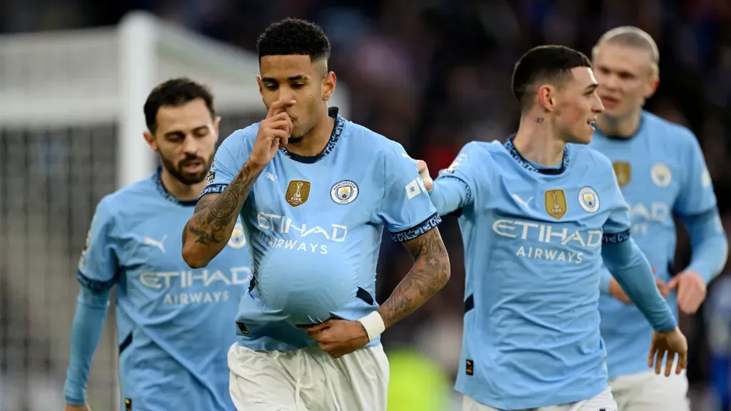 Savinho comemorando seu gol pelo Manchester City (Photo by Michael Regan/Getty Images)