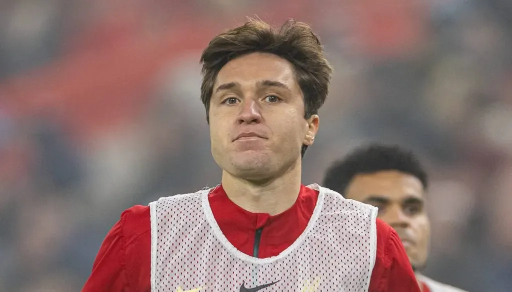 Federico Chiesa se aquecendo (IMAGO / Propaganda Photo)