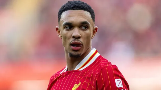 Alexander-Arnold ainda segue como o principal alvo do Real Madrid. Treinador do clube espanhol, Carlo Ancelotti, pressiona para tê-lo em janeiro. Foto: IMAGO / Propaganda Photo