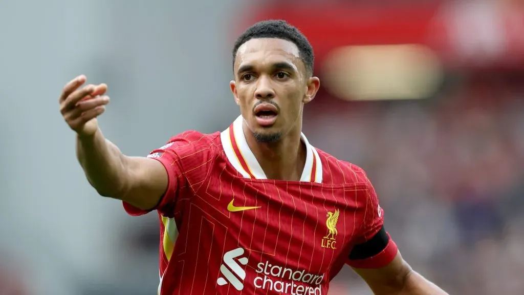Trent Alexander-Arnold é elogiado por Arne Slot. Foto: Carl Recine/Getty Images