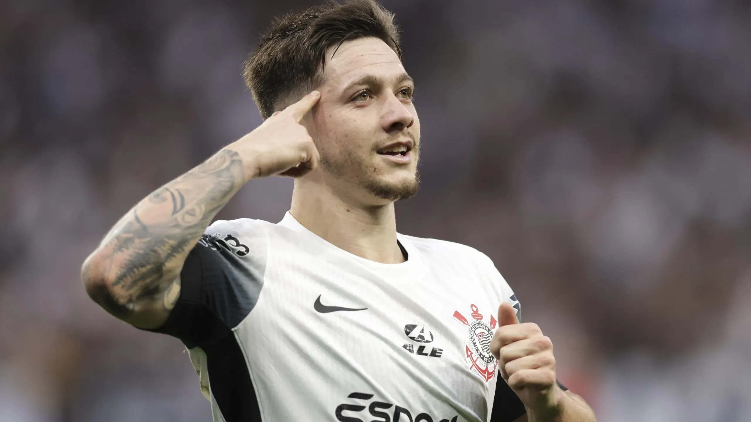 Rodrigo Garro com a camisa do Corinthians.