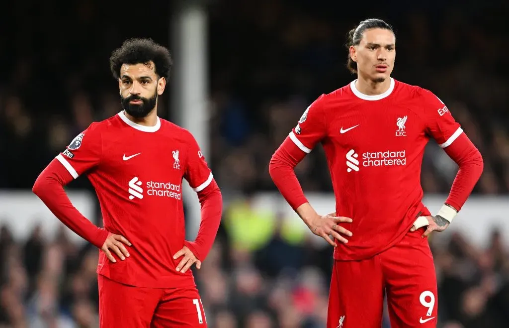 Salah e Darwin Núñez em campo pelo Liverpool (Photo by Michael Regan/Getty Images)