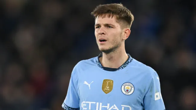 James McAtee em jogo pelo Manchester City (Photo by Michael Regan/Getty Images)