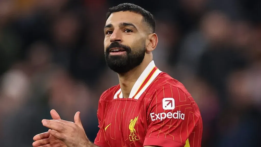 Mohamed Salah incentivando os jogadores do Liverpool