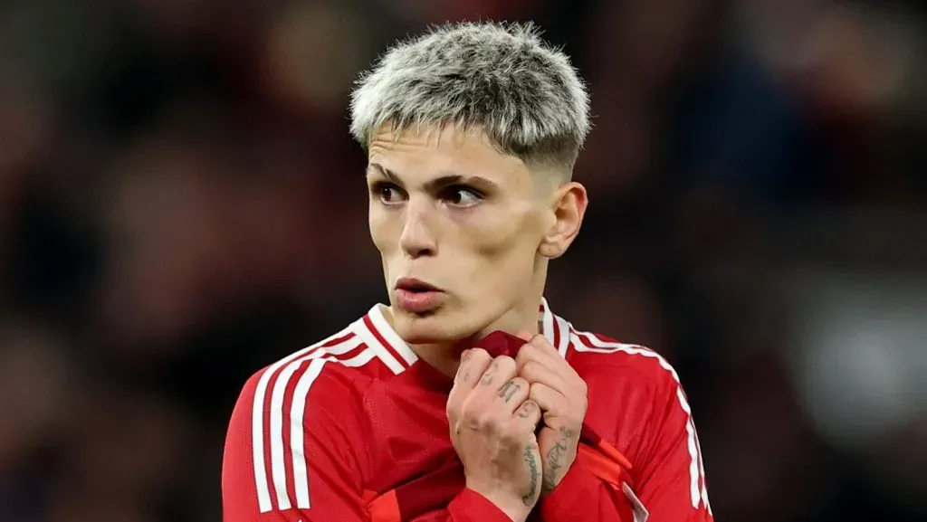 Alejandro Garnacho, do Manchester United, durante a partida da Premier League entre Manchester United FC e Chelsea FC, realizada em Old Trafford, no dia 3 de novembro de 2024, em Manchester, Inglaterra. (Foto: Carl Recine/Getty Images)