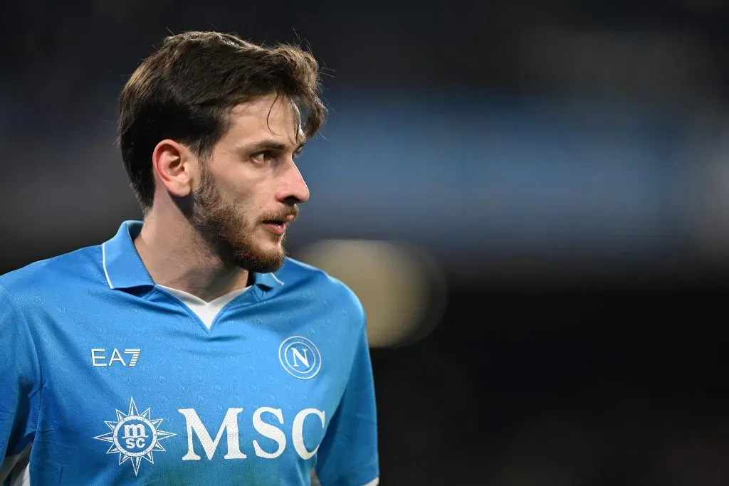Khvicha Kvaratskhelia, do Napoli, entrou na mira do Liverpool. (Photo by Francesco Pecoraro/Getty Images)