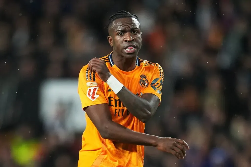 Vini Jr. em campo pelo Real Madrid (Photo by Aitor Alcalde/Getty Images)
