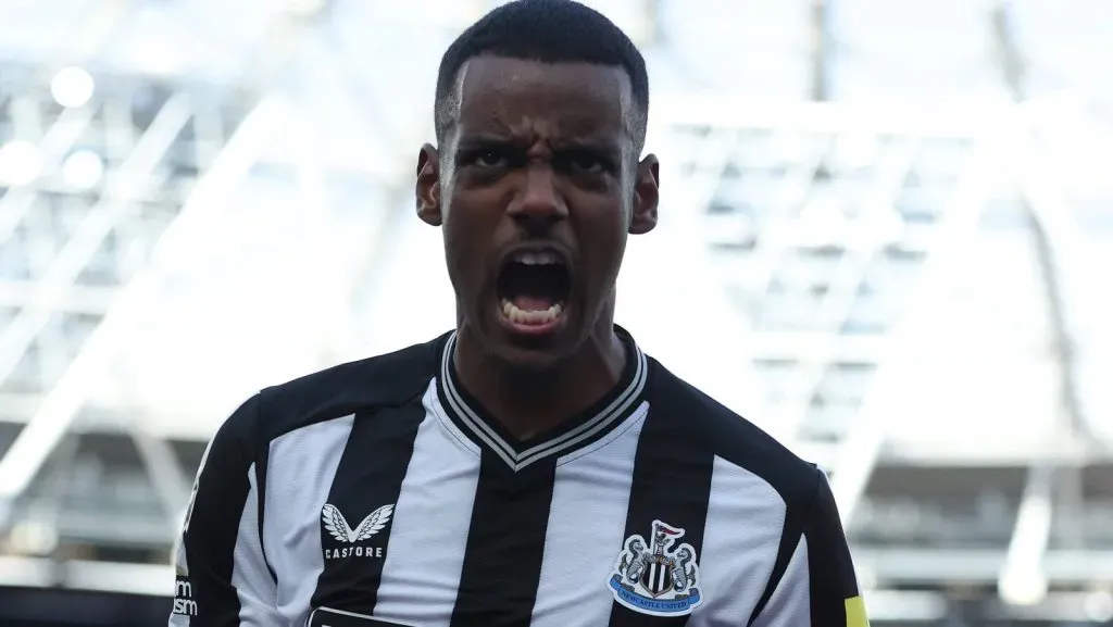 Alexander Isak, do Newcastle United, comemora após marcar para empatar em 1-1 durante a partida da Premier League no Estádio de Londres, em Londres. (Foto: IMAGO / Sportimage)